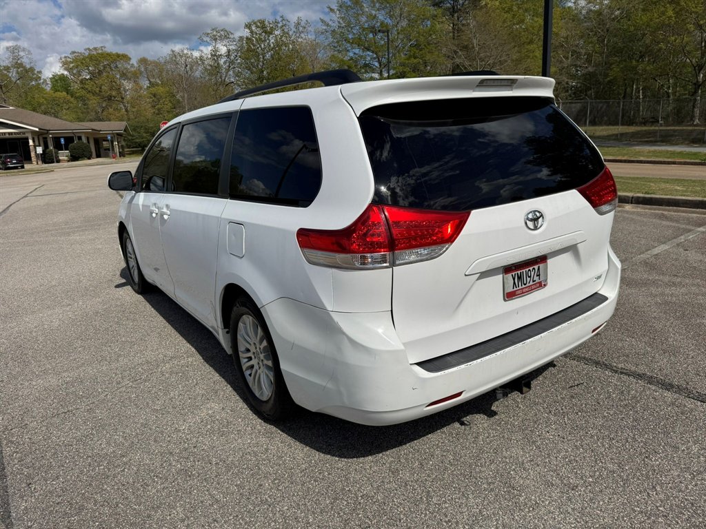 2012 Toyota Sienna - $9,900