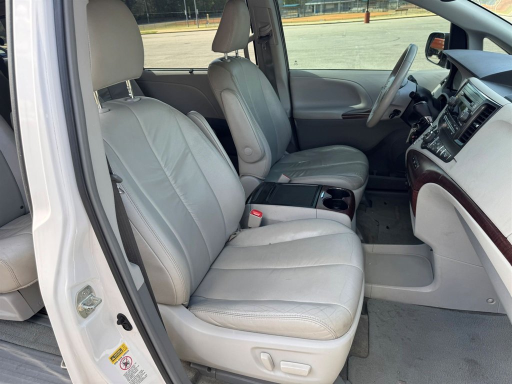 2012 Toyota Sienna - $9,900