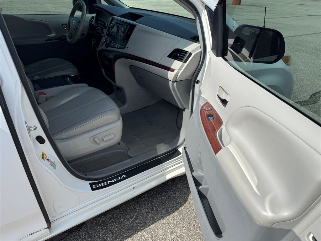 2012 Toyota Sienna - $9,900