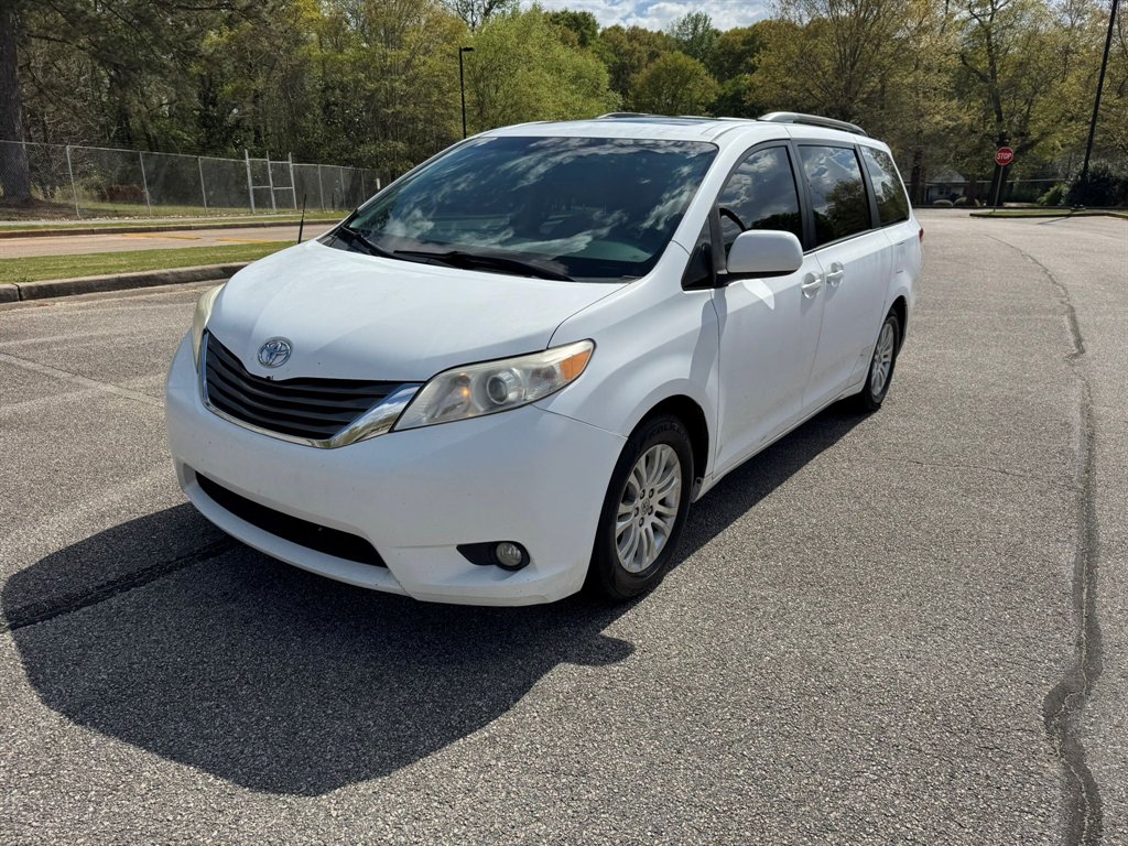 2012 Toyota Sienna - $9,900