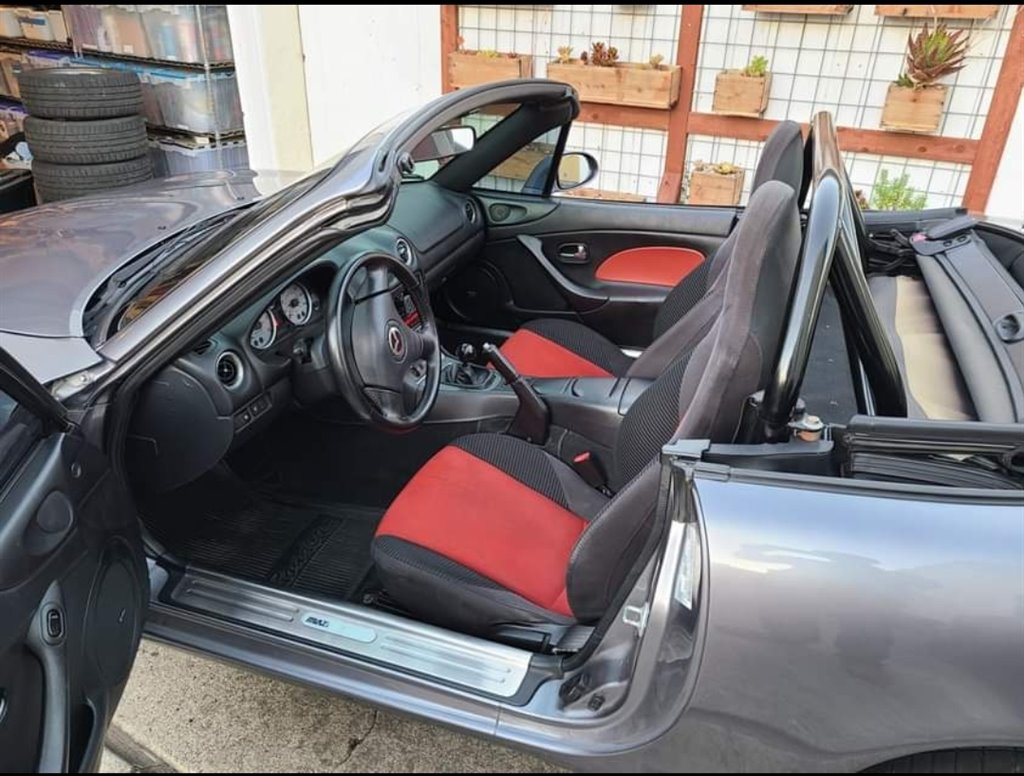 2004 MAZDA MX-5