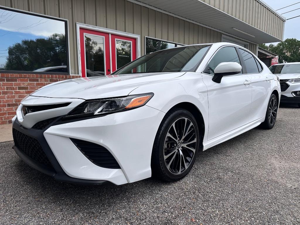 2018 Toyota Camry - $17,500