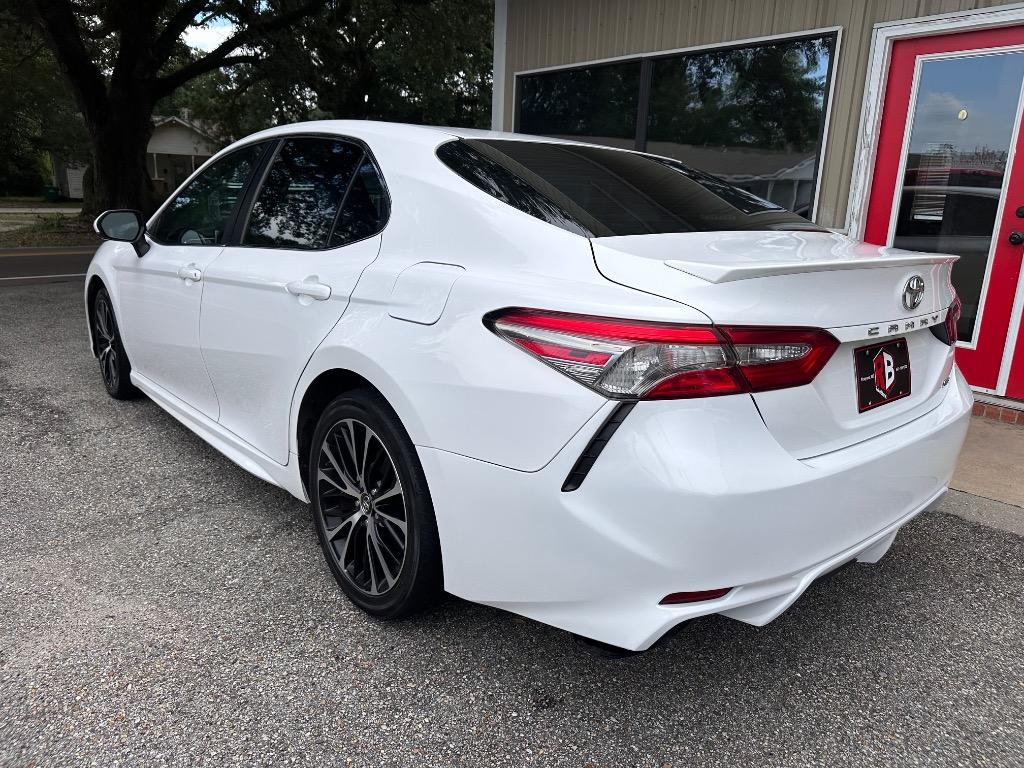 2018 Toyota Camry - $17,500