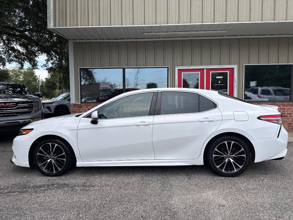 2018 Toyota Camry - $17,500