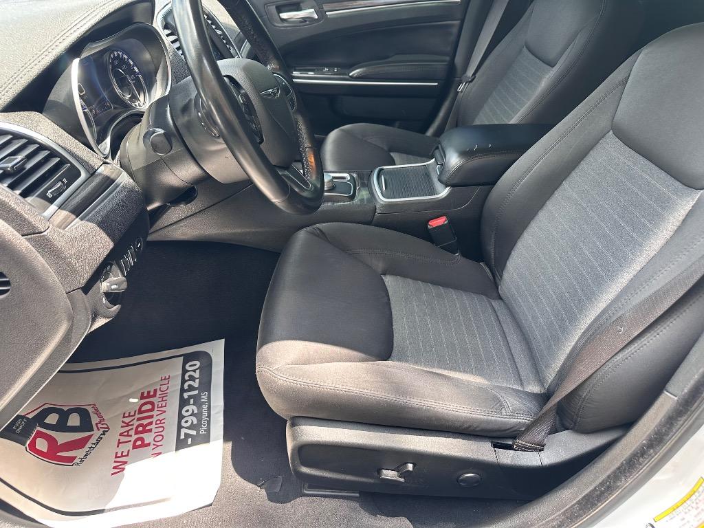 2022 Chrysler 300 - $20,500