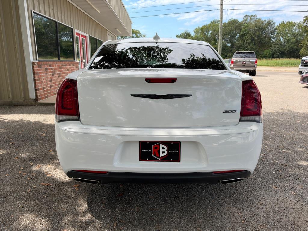 2022 Chrysler 300 - $20,500