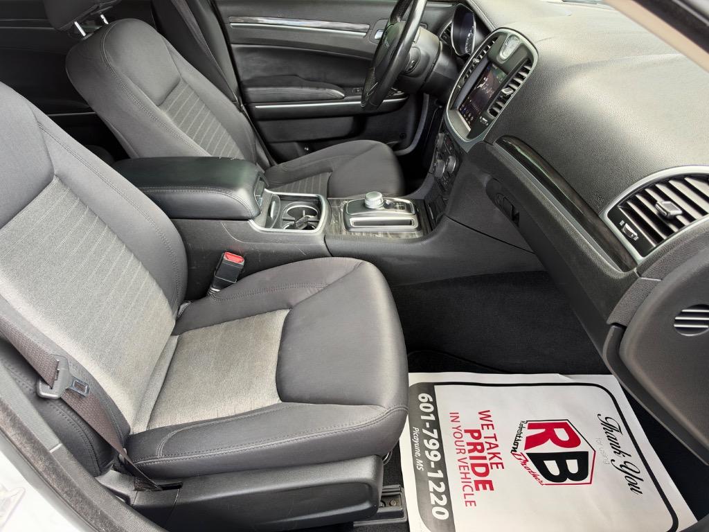 2022 Chrysler 300 - $20,500