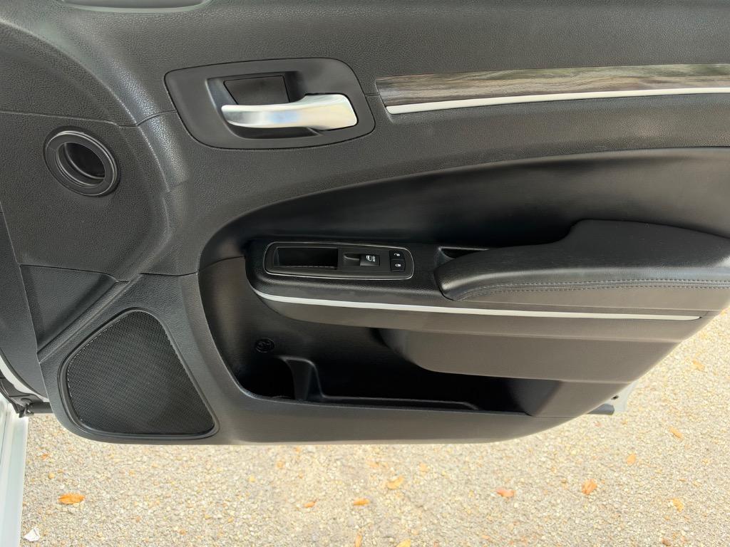 2022 Chrysler 300 - $20,500