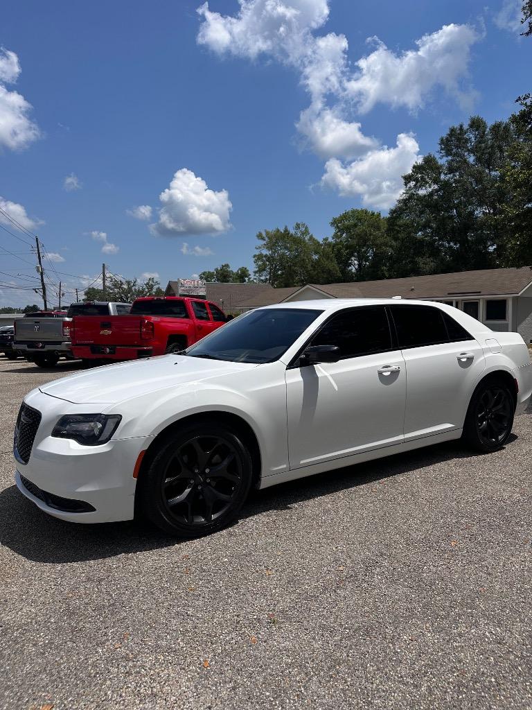 2022 Chrysler 300 - $20,500