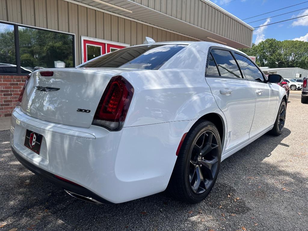 2022 Chrysler 300 - $20,500