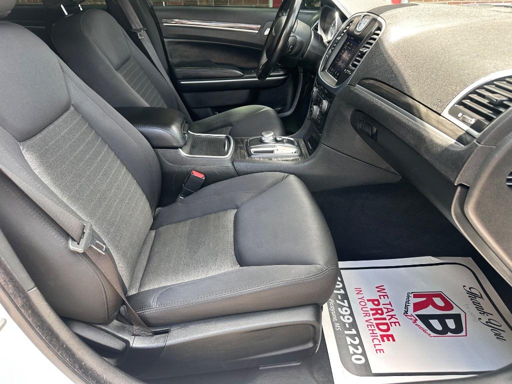 2022 Chrysler 300 - $20,500