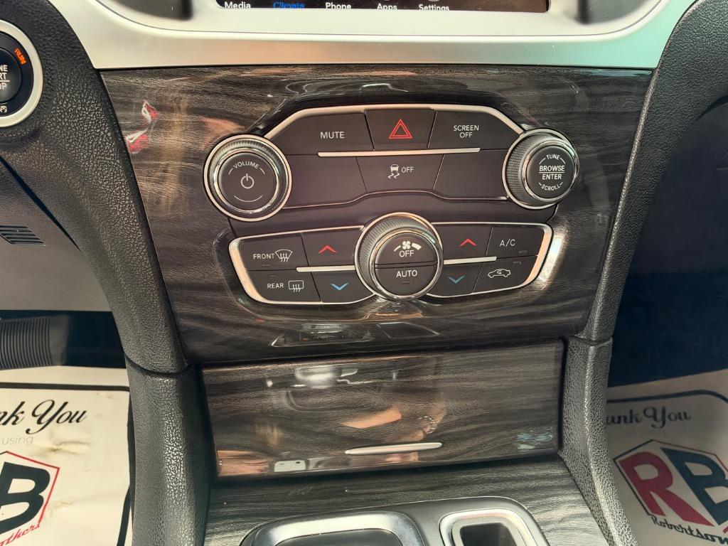 2022 Chrysler 300 - $20,500
