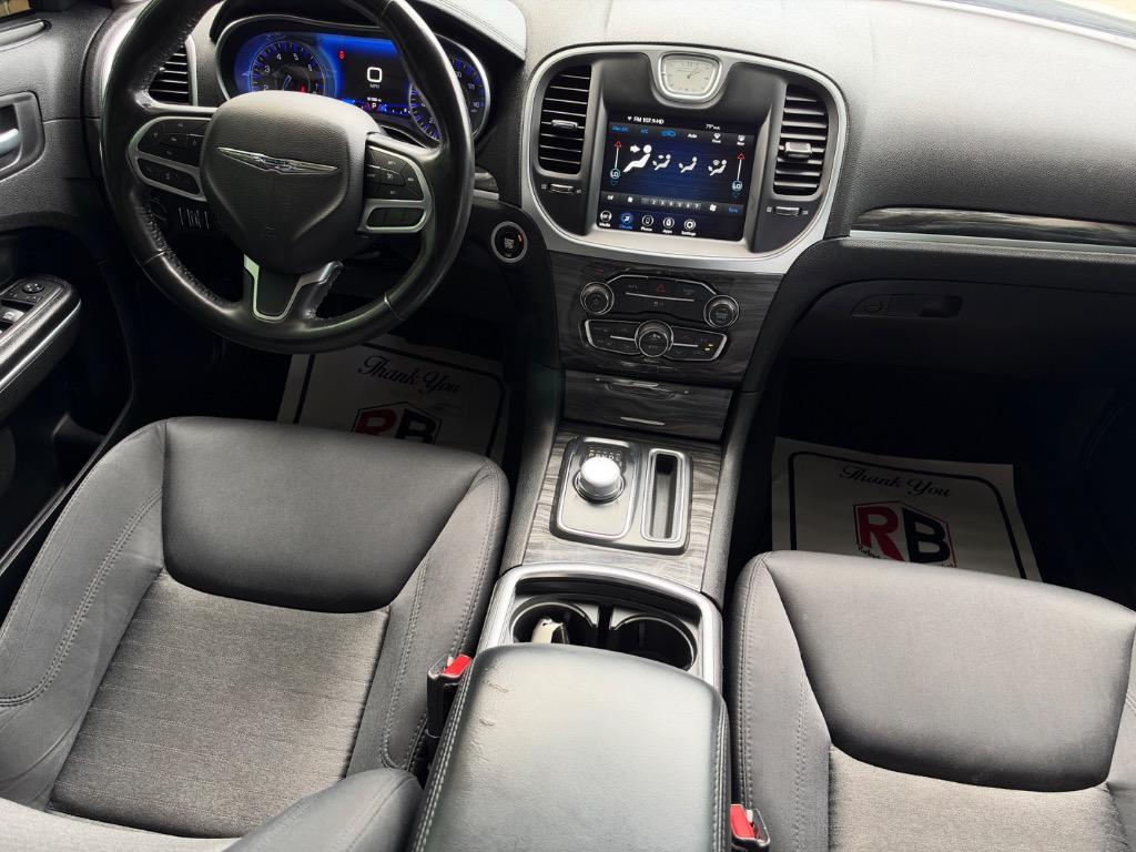 2022 Chrysler 300 - $20,500