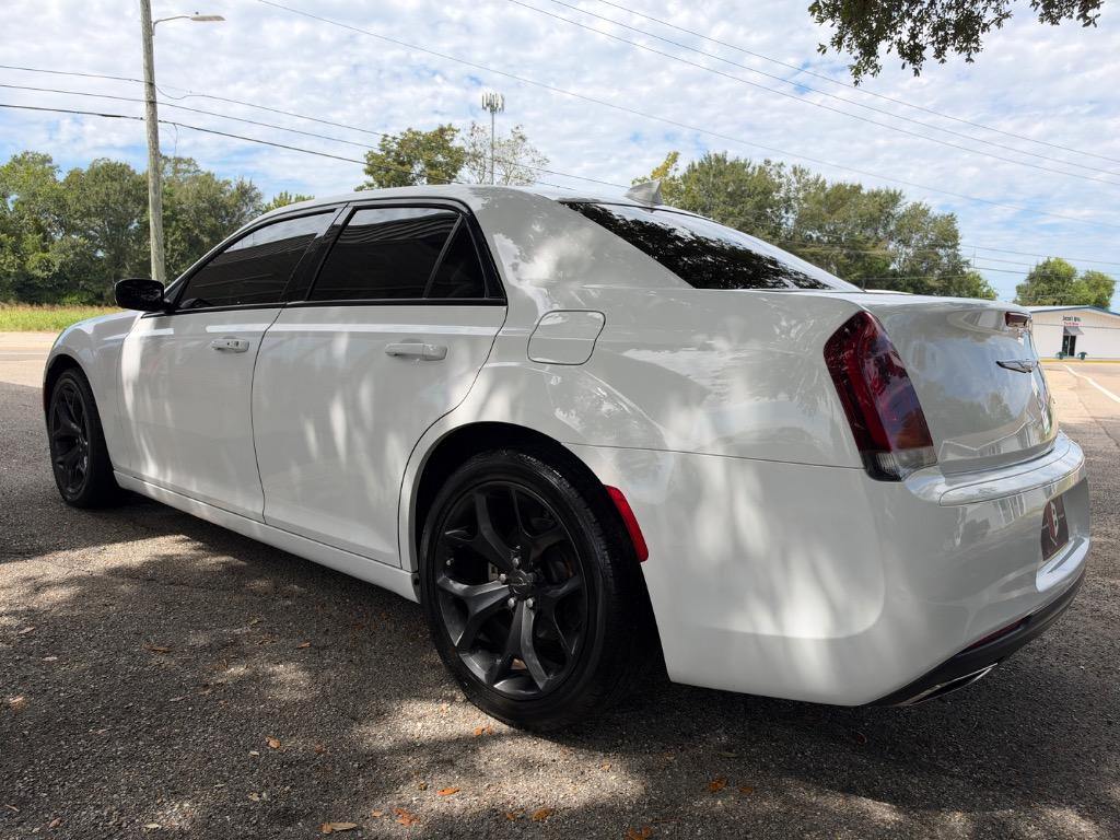 2022 Chrysler 300 - $20,500