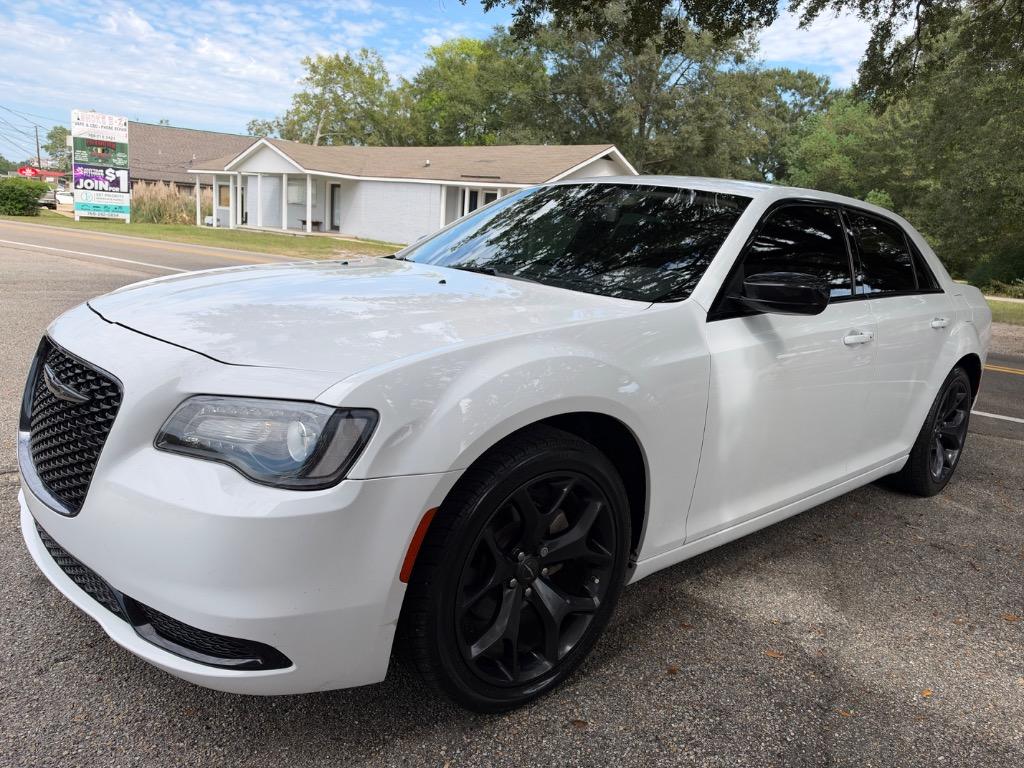 2022 Chrysler 300 - $20,500