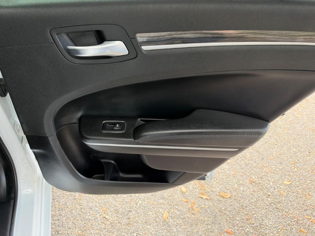 2022 Chrysler 300 - $20,500
