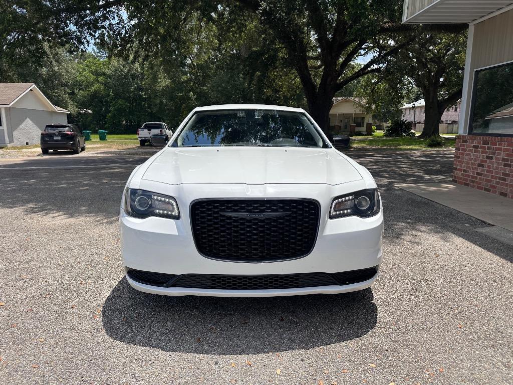 2022 Chrysler 300 - $20,500