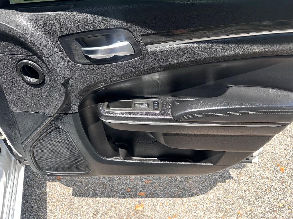 2022 Chrysler 300 - $20,500