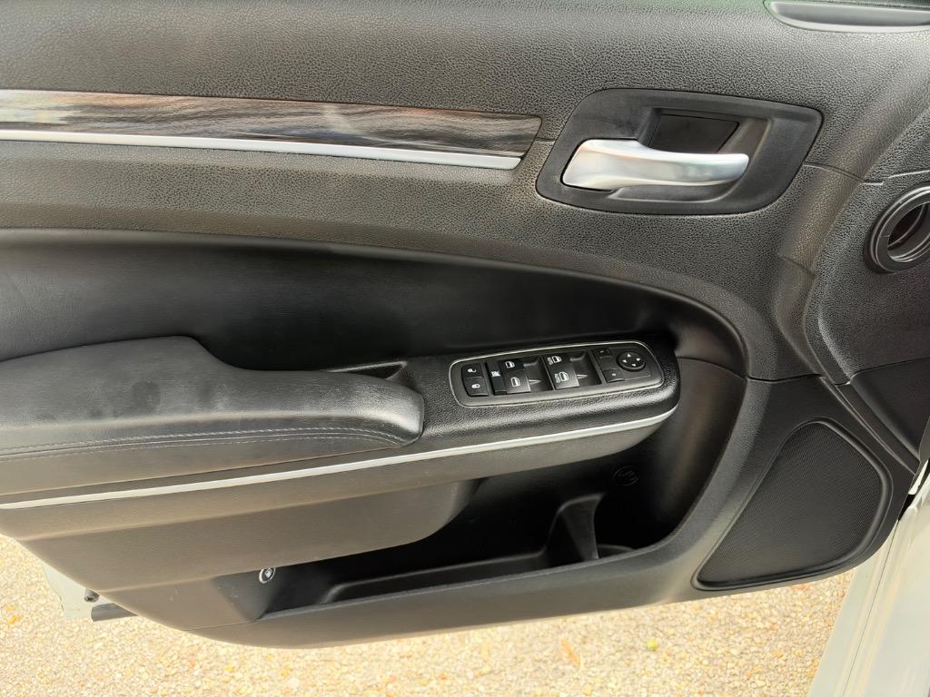 2022 Chrysler 300 - $20,500