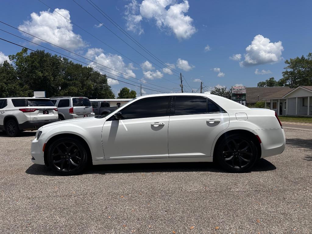 2022 Chrysler 300 - $20,500