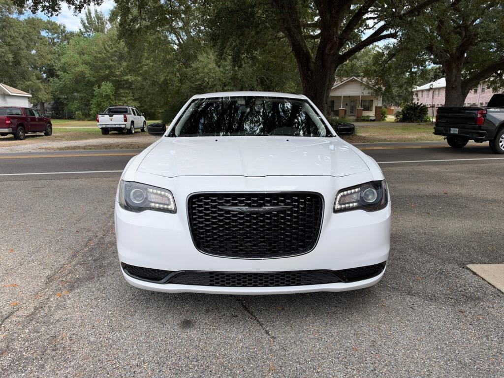 2022 Chrysler 300 - $20,500