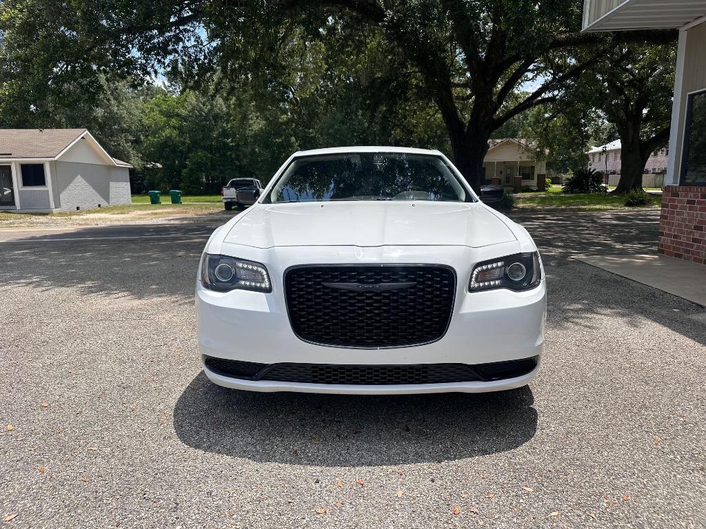 2022 Chrysler 300 - $20,500