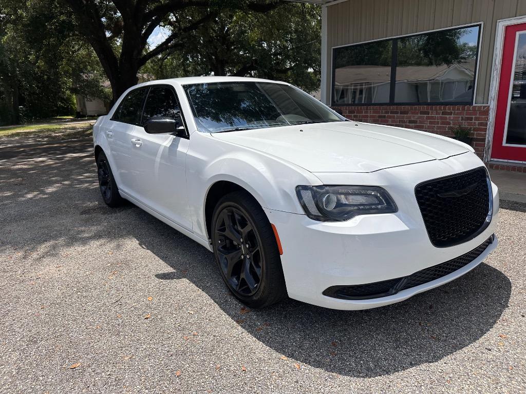 2022 Chrysler 300 - $20,500