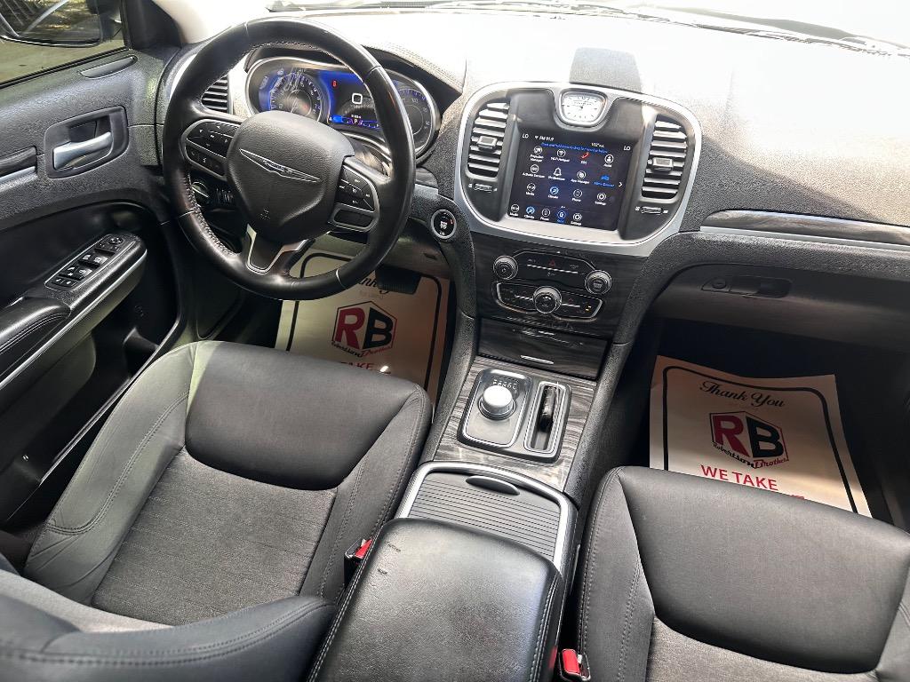 2022 Chrysler 300 - $20,500