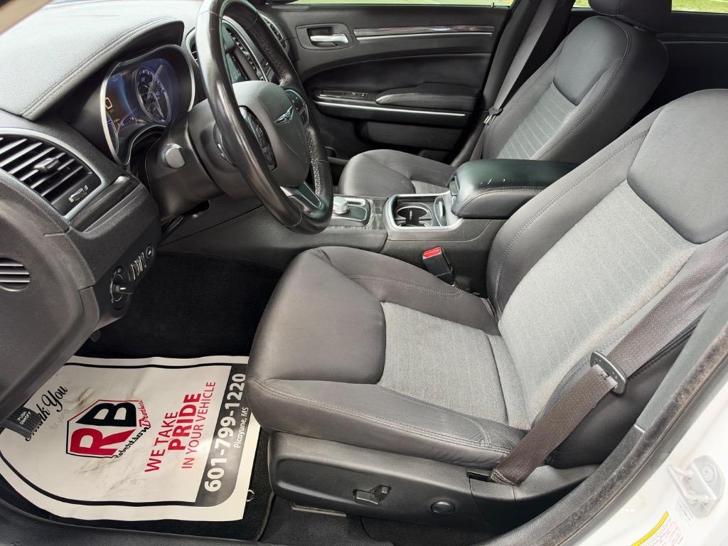 2022 Chrysler 300 - $20,500