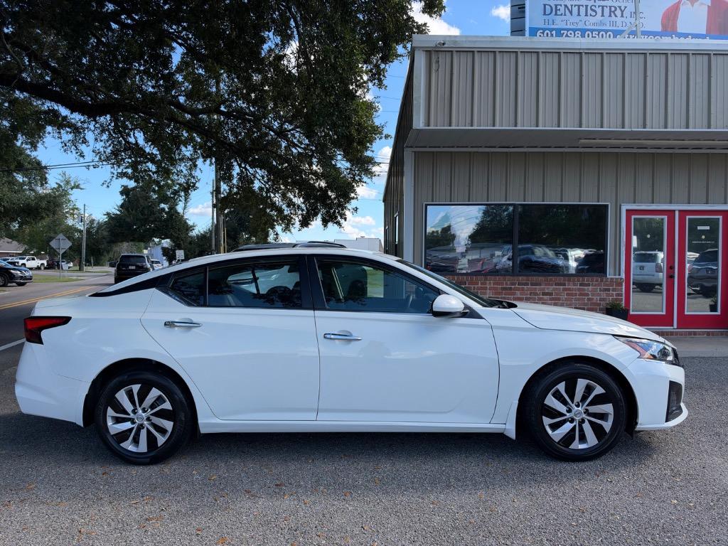 2023 Nissan Altima - $17,900