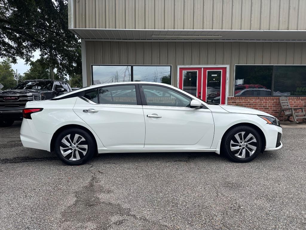 2023 Nissan Altima - $17,900