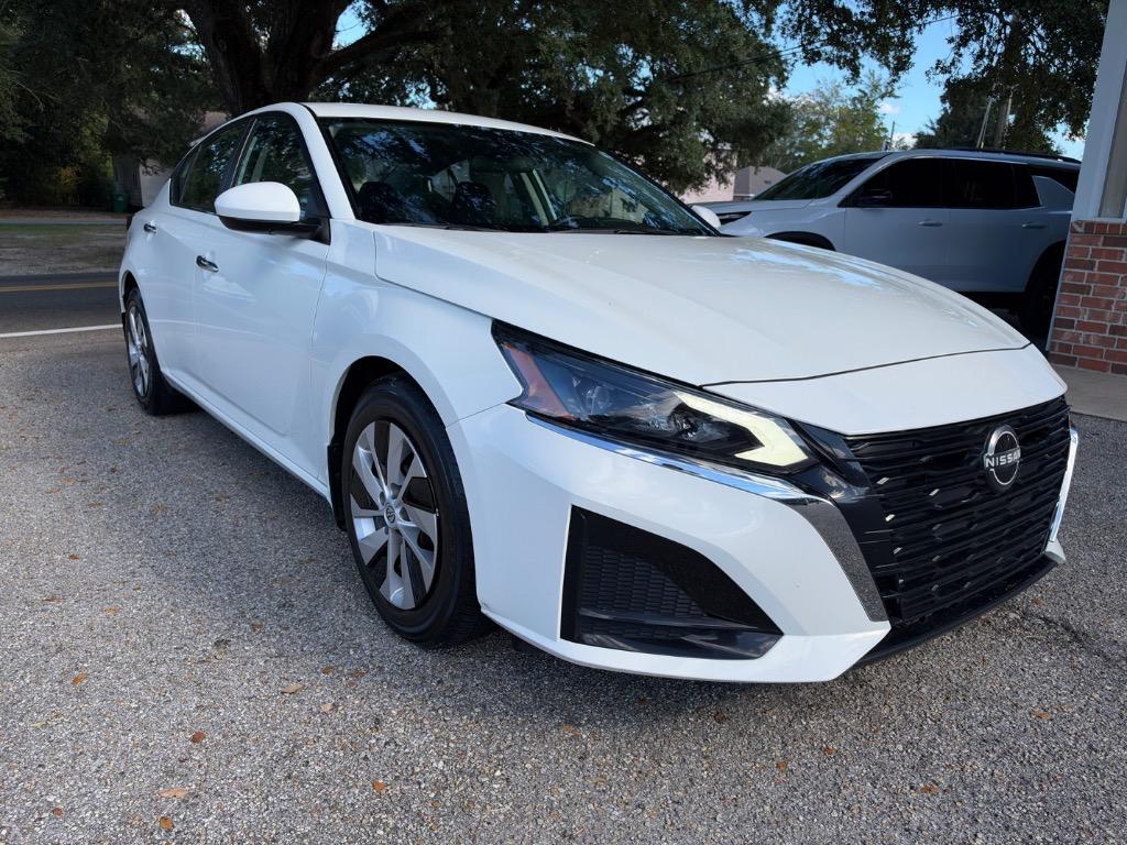 2023 Nissan Altima - $17,900