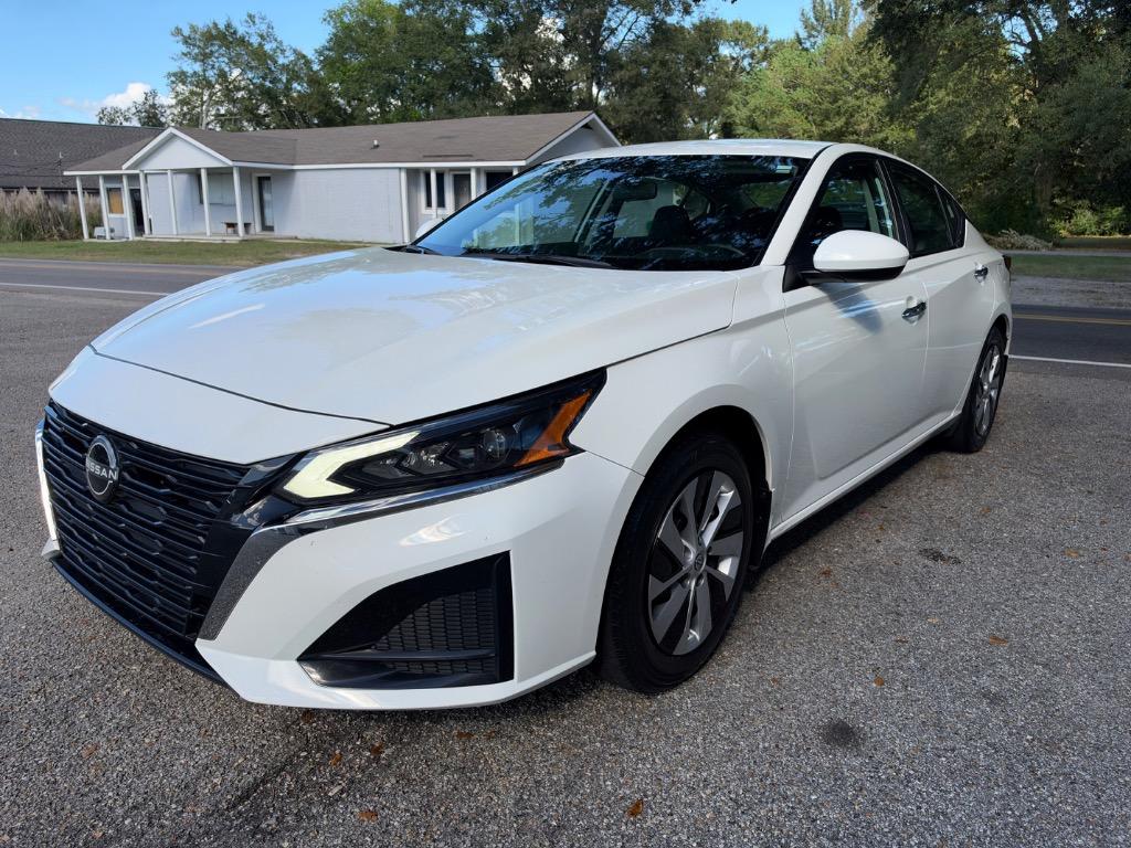2023 Nissan Altima - $17,900
