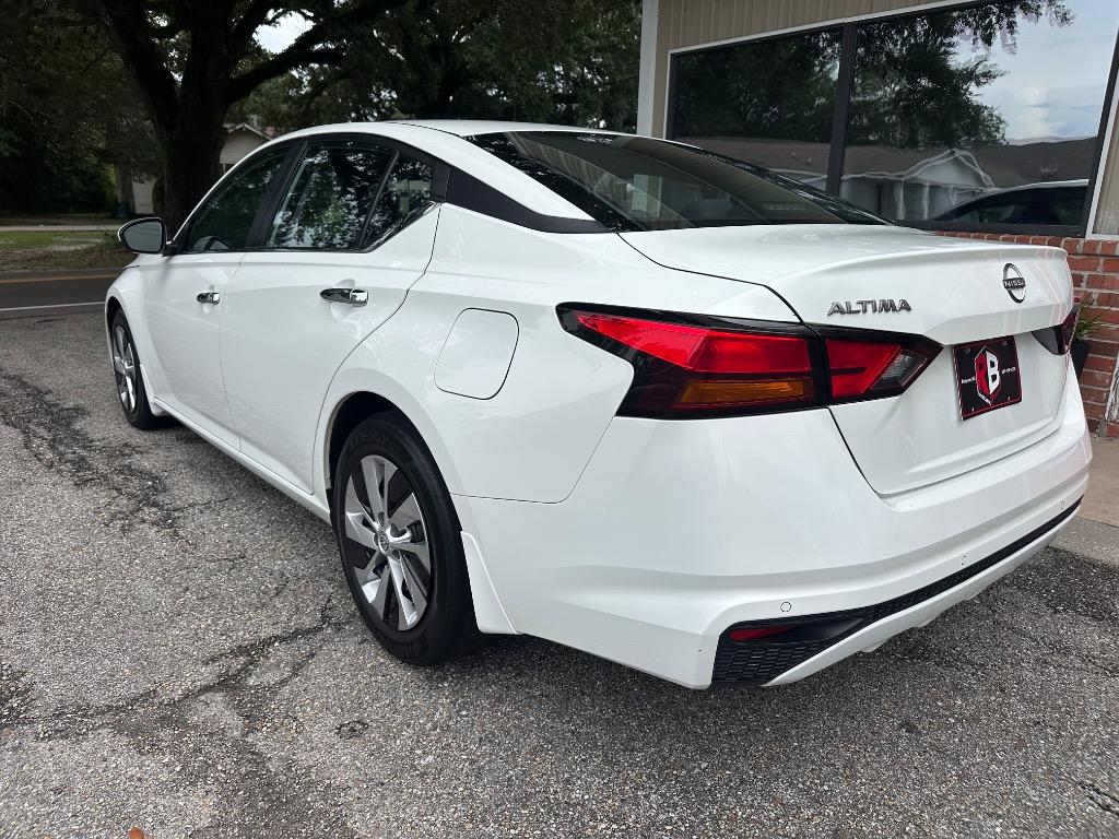 2023 Nissan Altima - $17,900