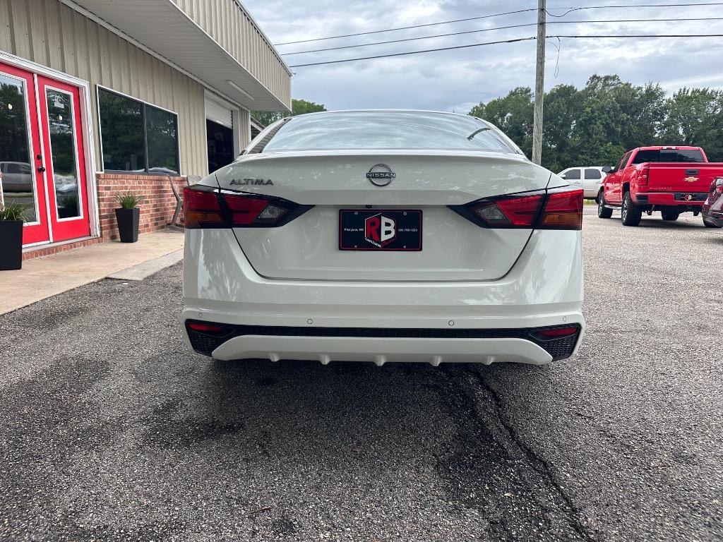2023 Nissan Altima - $17,900