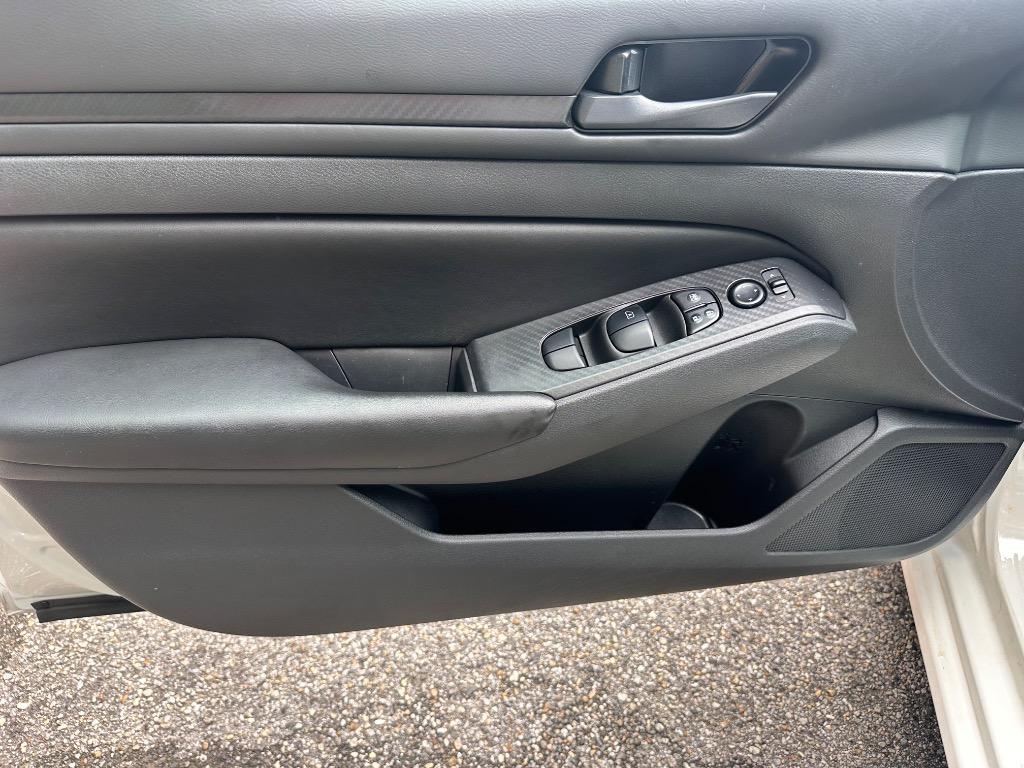 2023 Nissan Altima - $17,900