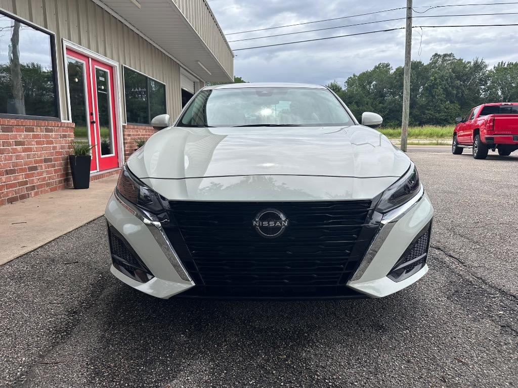 2023 Nissan Altima - $17,900