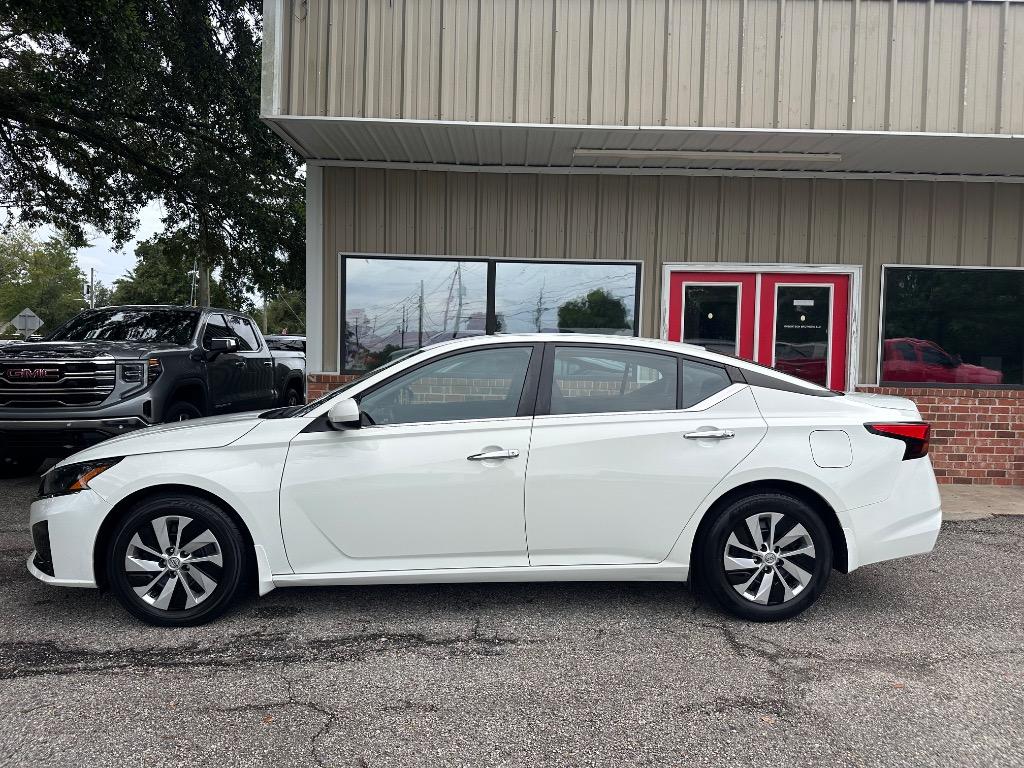 2023 Nissan Altima - $17,900