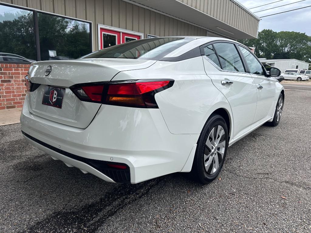 2023 Nissan Altima - $17,900