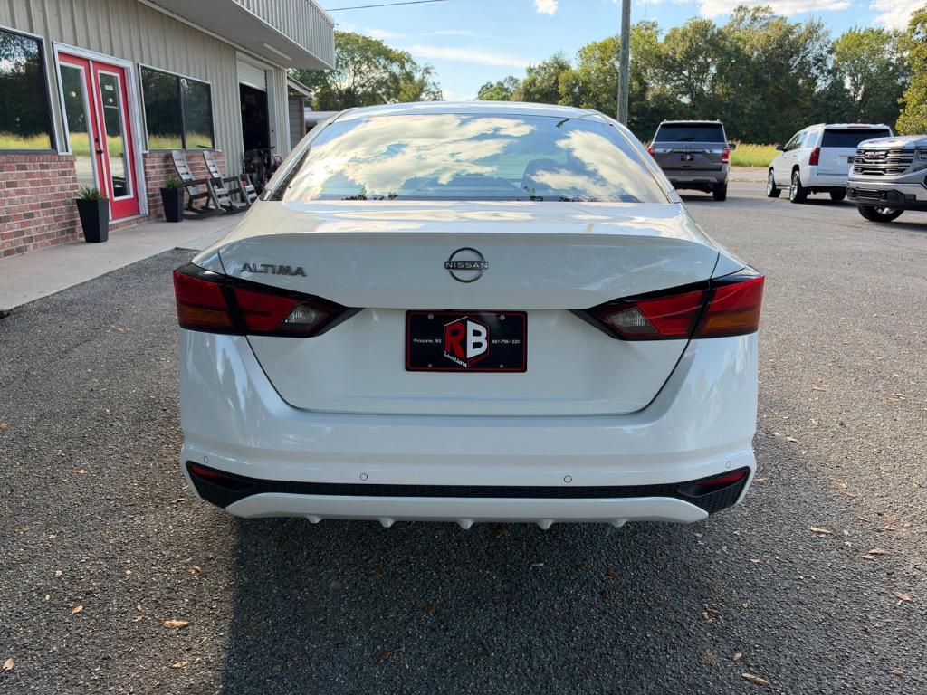 2023 Nissan Altima - $17,900