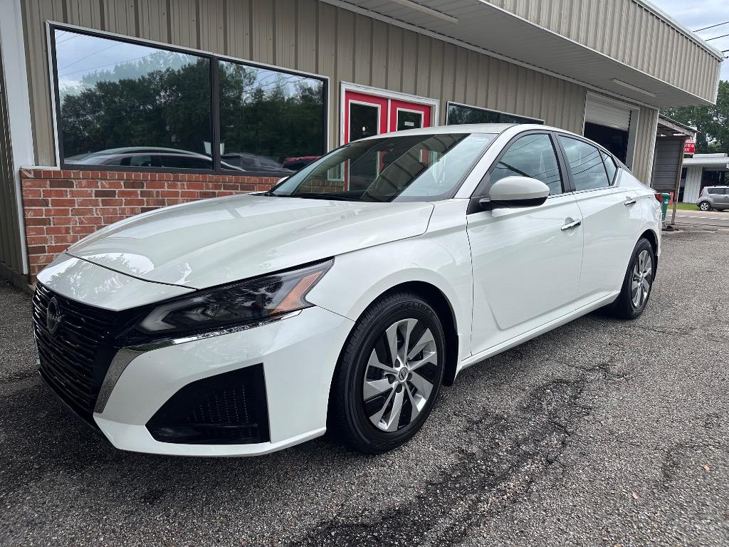 2023 Nissan Altima - $17,900