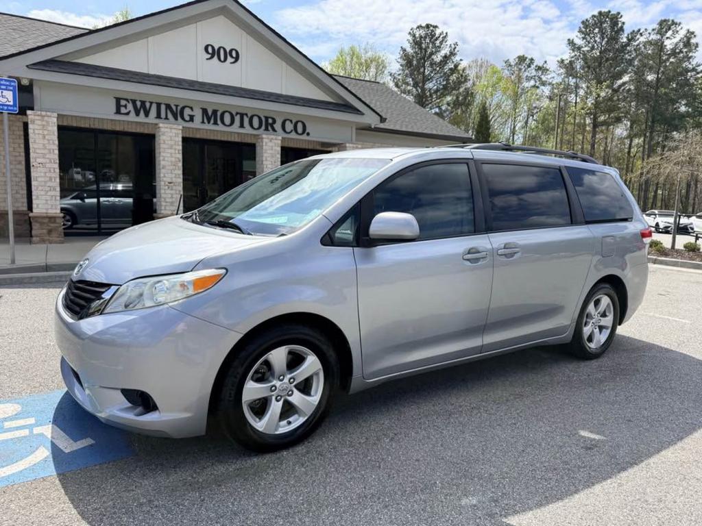 2011 Toyota Sienna LE 8-Passenger V6