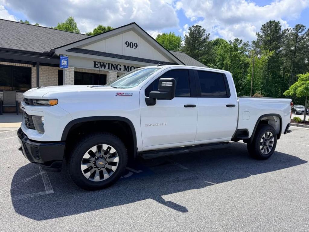 2024 Chevrolet Silverado 2500HD Crewcab Z71 4X4 - $45,500