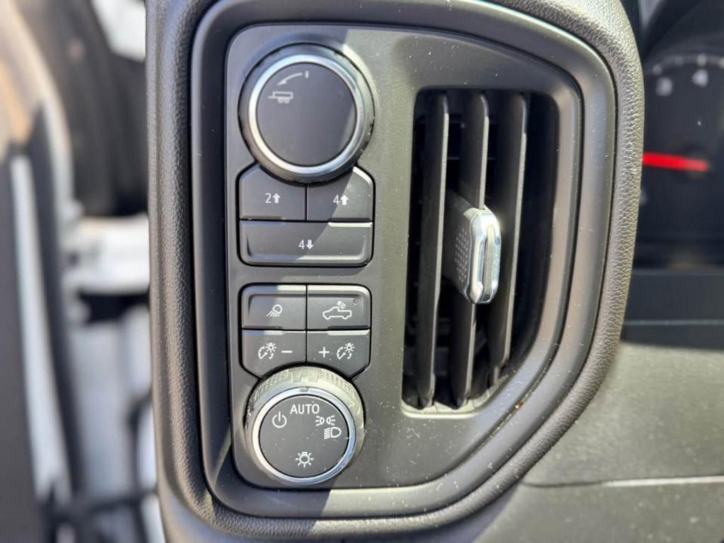 2024 Chevrolet Silverado 2500HD Crewcab Z71 4X4 - $45,500