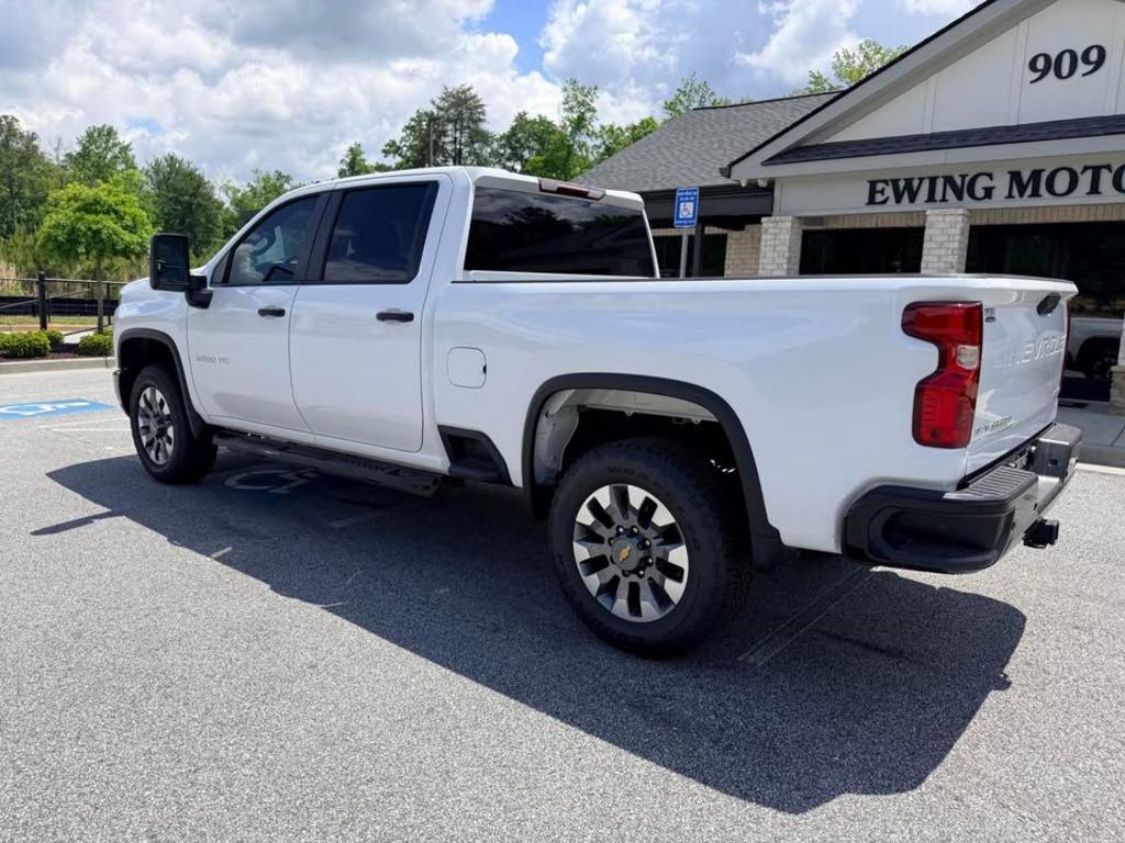 2024 Chevrolet Silverado 2500HD Crewcab Z71 4X4 - $45,500