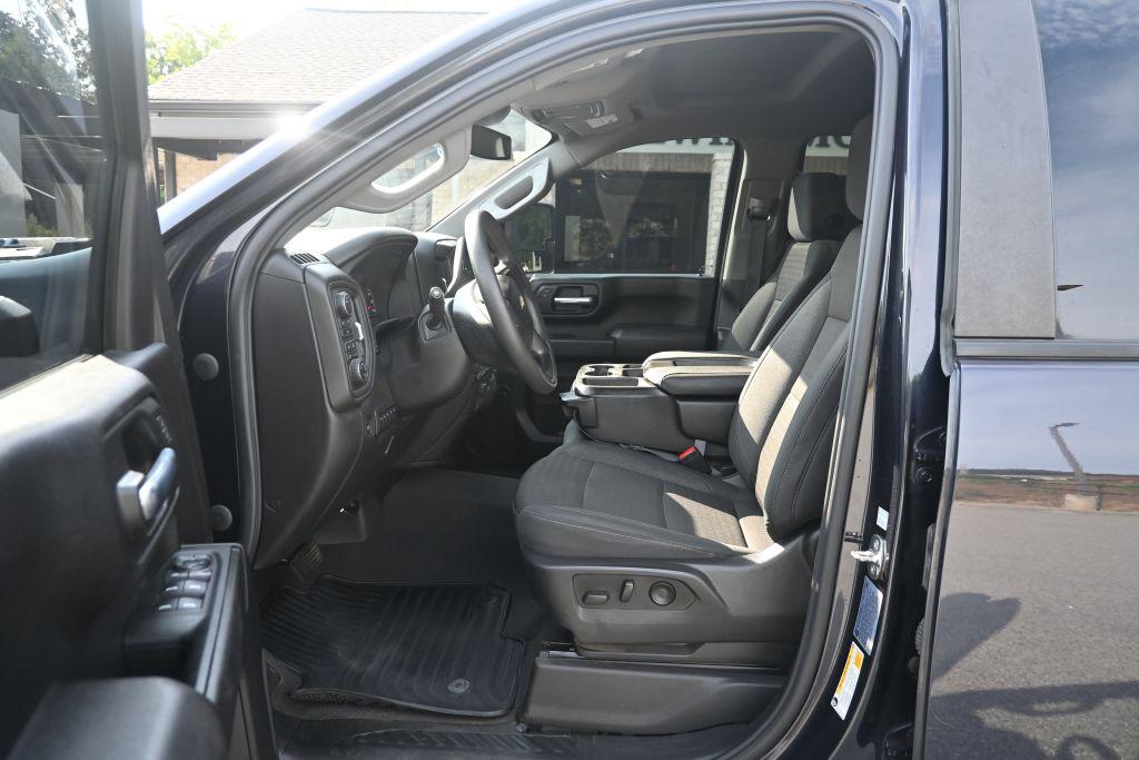2024 Chevrolet Silverado 2500HD Crewcab Custom 4X4 - $39,800