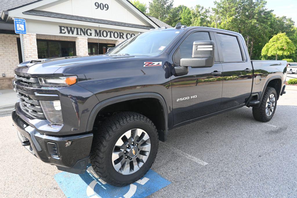 2024 Chevrolet Silverado 2500HD Crewcab Custom 4X4 - $39,800