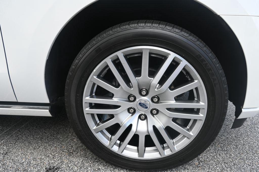 2022 Ford Expedition - $52,900