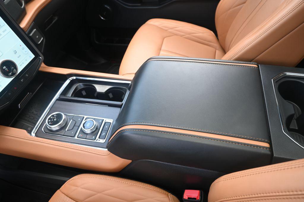 2022 Ford Expedition - $52,900