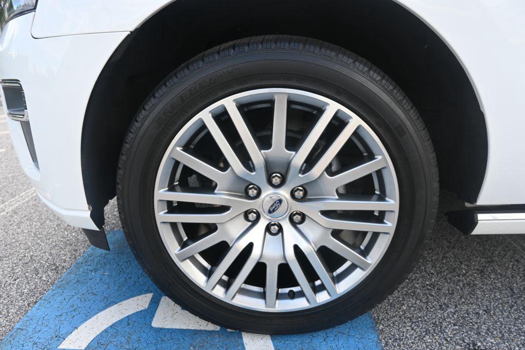 2022 Ford Expedition - $52,900